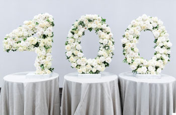 the number 400 made out of white roses